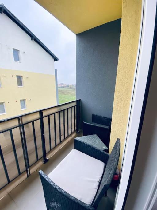 Apartament 2 Camere Modern Si Confortabil Giroc Eksteriør bilde